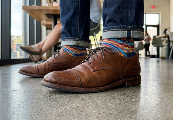 Buty typu oxford – jak stylizować klasykę w nowoczesnym wydaniu