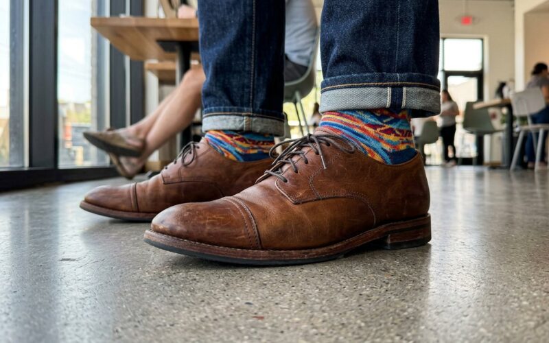 Buty typu oxford – jak stylizować klasykę w nowoczesnym wydaniu