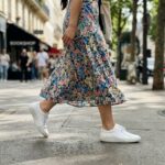 Sneakersy do sukienki – jak łączyć sportowy styl z elegancją